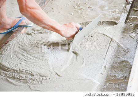 Builders are pouring concrete floors. For construc 32989982
