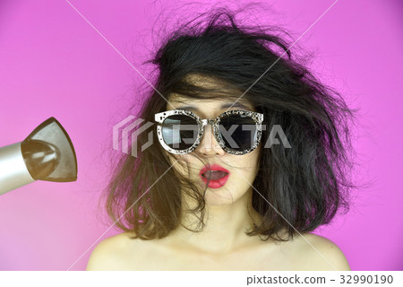 Dry and damaged hair, Hair loss problems. 32990190
