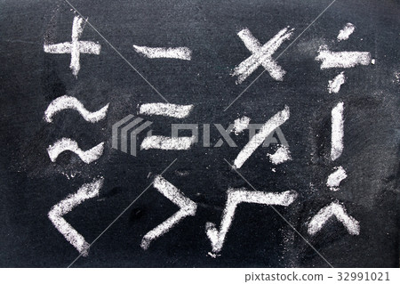 Set of math symbol draw by chalk on black board Set of math symbol draw by chalk on black board 32991021
