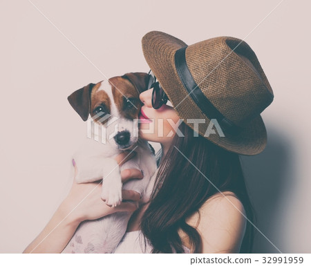 portrait of the young woman with shopping bags 32991959