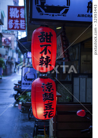 燈籠，招牌，傳統小吃，提灯、看板、伝統的な軽食、Lanterns, signs, tradition 32993443