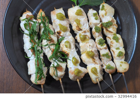 Grilled chicken 32994416