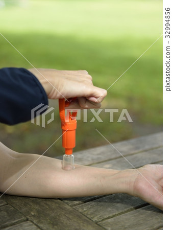 Poisoning of arms Poisoning of arms 32994856