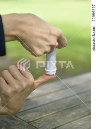 拇指吮吸出來 拇指吮吸出來 32994857