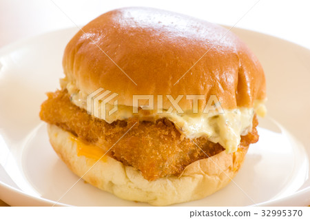 Fish burger 32995370
