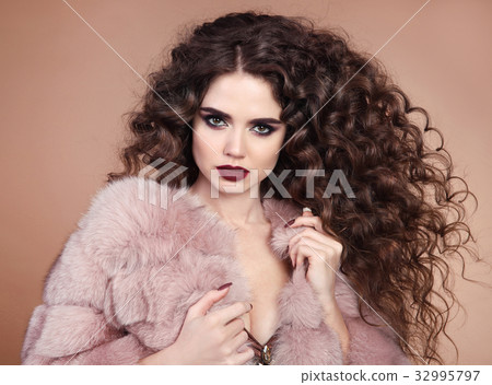 Healthy Beauty hair. Glamour portrait of beautiful 32995797