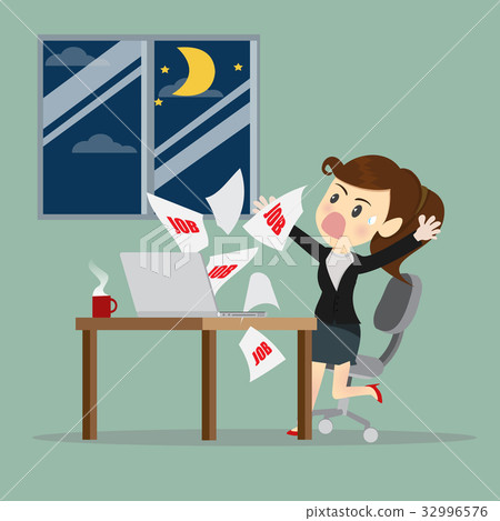 Businesswomen receive E-mail at midnight. Businesswomen receive E-mail at midnight. 32996576