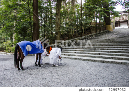 伊勢神宮內殿景色，參拜神馬首日，伊勢神宮儀式 32997082