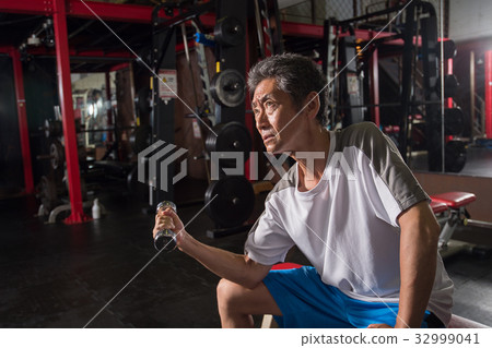 健身房很好的中間訓練生活方式GYM訓練青春穿 32999041