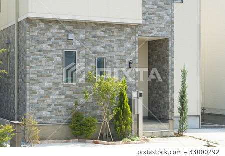 Entrance of the house 33000292