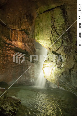 Waterfall Kandong 33001202