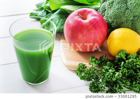 Green juice and vegetables 33001295