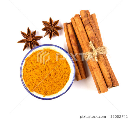 brown cinnamon stick and powder with star anise 33002741