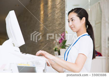 Sports gym instructor Sports gym instructor 33003886