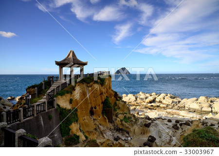 台灣 基隆嶼 基隆島 無人島 亭子 和平島公園 岩石 涼亭 雲彩 海 旅遊勝地 藍天 海平面 島嶼 33003967