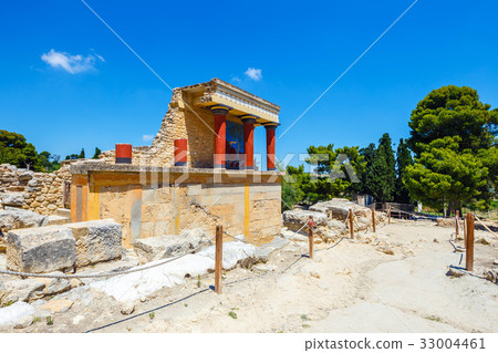 Scenic ruins of the Minoan Palace of Knossos 33004461