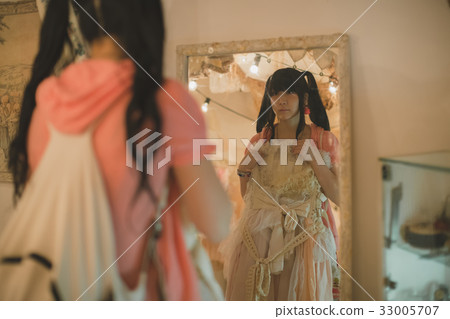 shoping, trying on, clothes shop 33005707