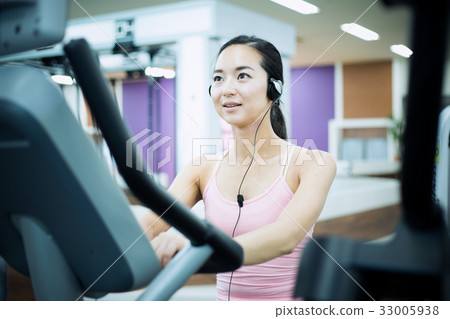 sports gym  33005938