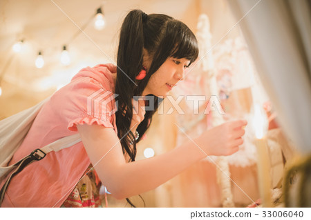 female, lady, woman 33006040