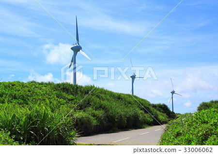 Miyakojima Nishihira Anazaki風力發電和藍天 33006062