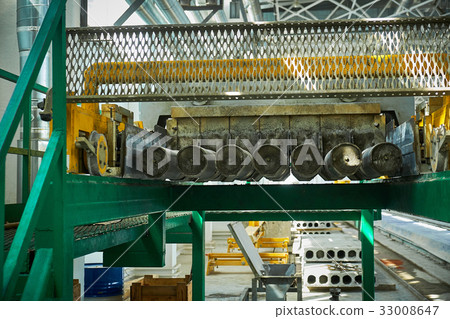 Manufacturing concrete slabs. reinforced concrete 33008647
