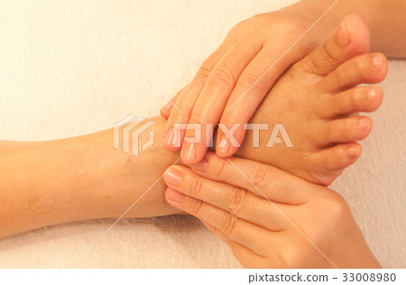reflexology foot massage, spa foot treatment 33008980