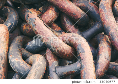 High contrast old chain background 33010677