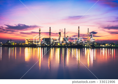 Sunrise Oil Refinery at Twilight in Bangkok Sunrise Oil Refinery at Twilight in Bangkok 33011906