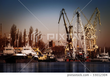Szczecin. River Port 33012304