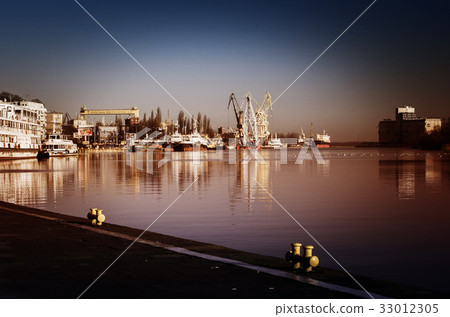 Szczecin. River Port 33012305