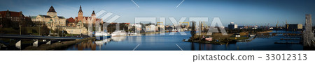Poland. Panorama of Szczecin. River port 33012313