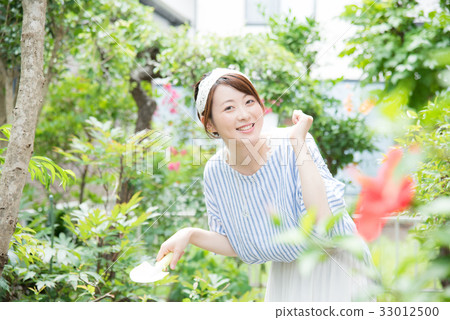 Gardening ladies Gardening ladies 33012500