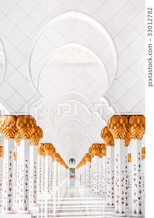 Sheikh Zayed Mosque`s hallway, white arches Sheikh Zayed Mosque`s hallway, white arches 33012782