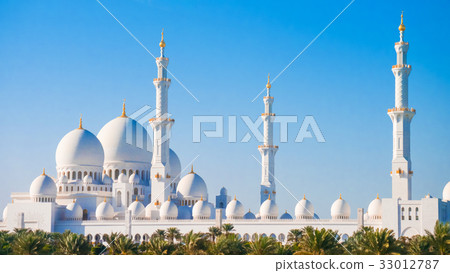 Sheikh Zayed Grand Mosque from distance. 33012787
