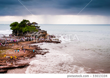 Tanah Lot Temple, Bali, before storm 33013104