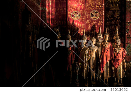 Old Buddha Sculptures 33013662