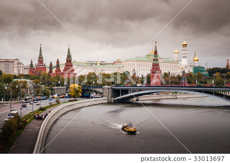 Moskow's moskva river 33013697