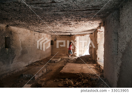 Woman in ruin house 33013905