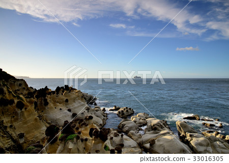 台灣 基隆 和平島公園 岩石 旅遊 郵輪 船 海 旅遊勝地 藍天 海平面 巨石 奇石 地質公園 雲彩 33016305