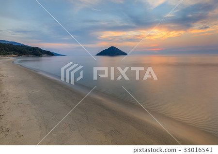 Paradise beach at sunrise. Greece 33016541