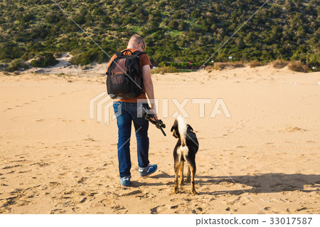 Outdoors lifestyle image of travelling man with 33017587