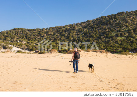Outdoors lifestyle image of travelling man with 33017592