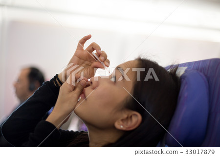 Woman dripping eyes drops 33017879