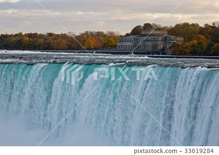 Amazing powerful Niagara waterfall Amazing powerful Niagara waterfall 33019284