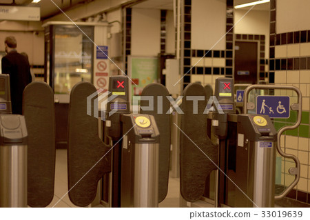 Underground Station in London 33019639