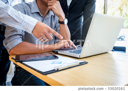 Teamwork process, business colleague meeting to 33020161