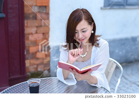 Female Lifestyle Cafe Female Lifestyle Cafe 33023100