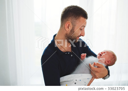 father with cute crying newborn baby father with cute crying newborn baby 33023705