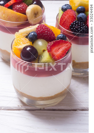 Cheesecake with fruit and berries Cheesecake with fruit and berries 33024494
