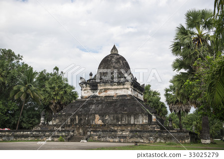 The That Makmo in Wat Visounarath Temple The That Makmo in Wat Visounarath Temple 33025279